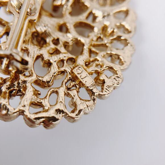 Vintage Signed JJ Filigree Brooch Gold Tone Rhinestone and Faux Pearl 1970s Pin - Picture 6 of 6